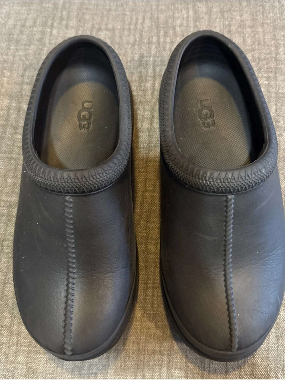 UGG unisex  Black Slip-On Loafers